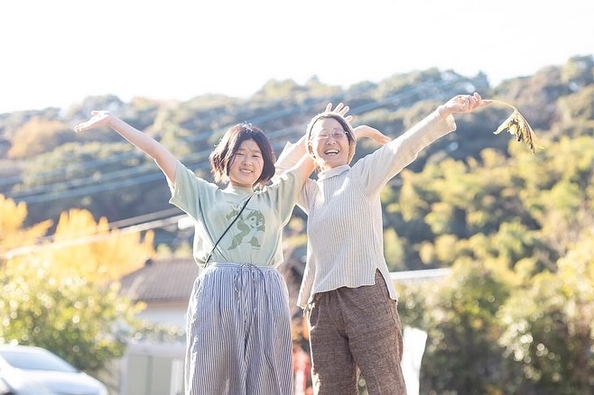 写真の教室の親子